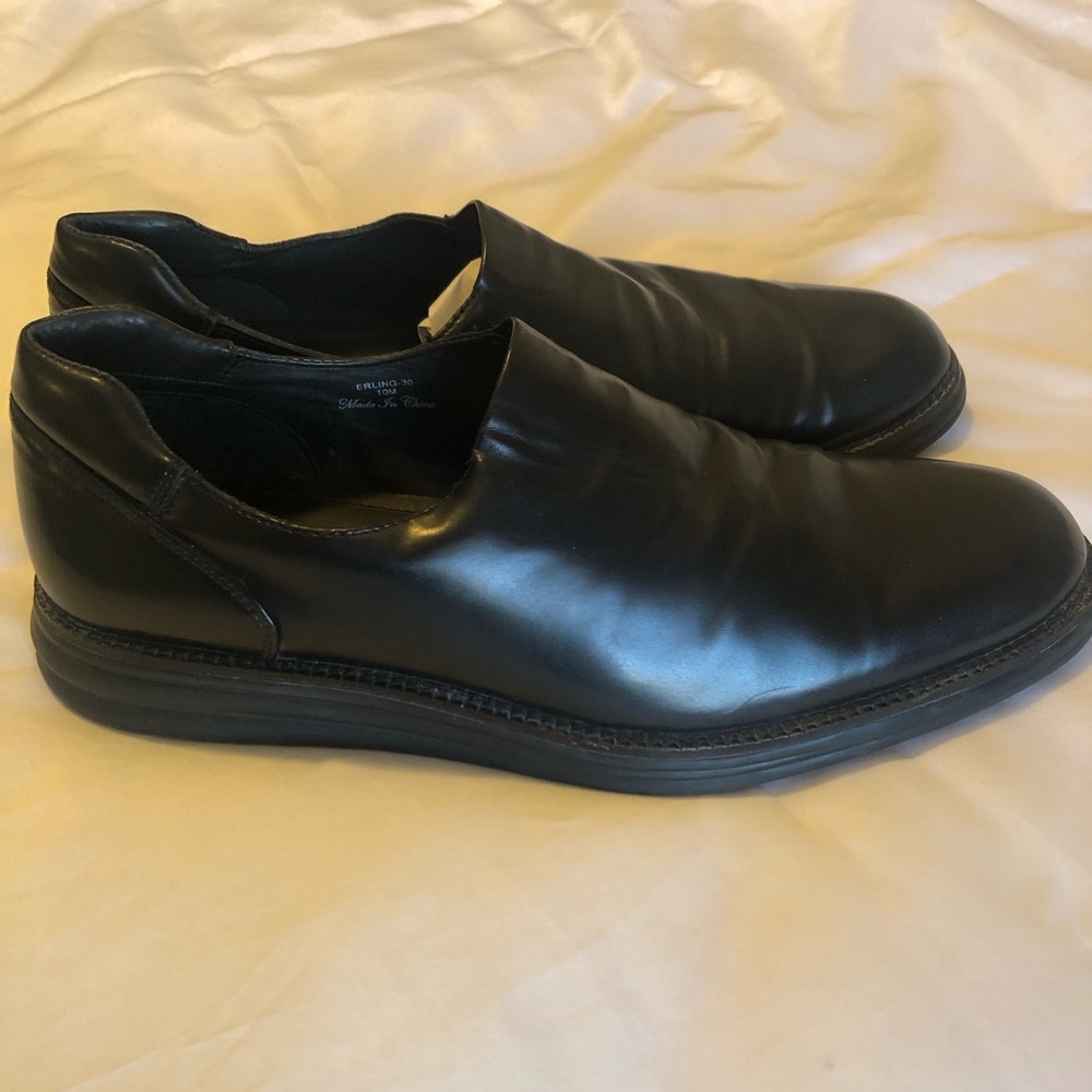 Donald J. Pliner Black Leather Loafers Sleek Design